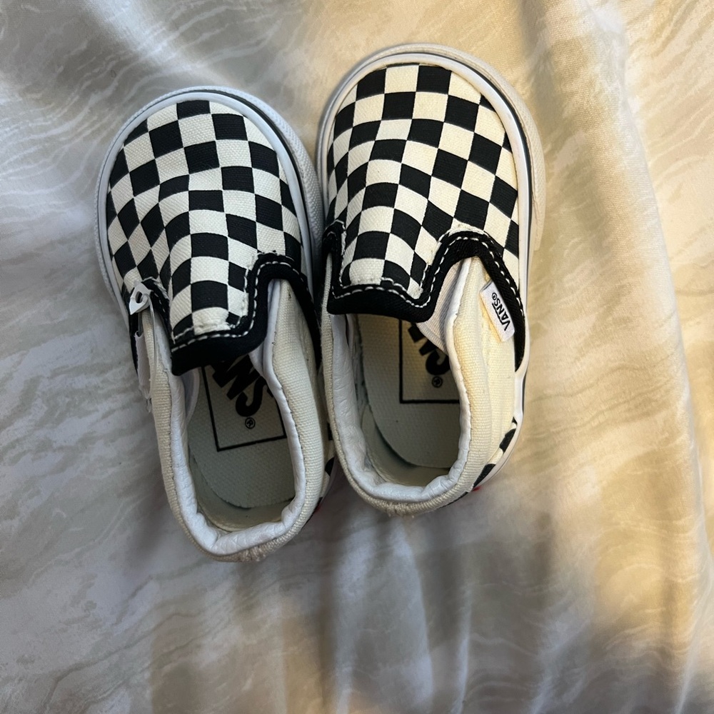 Toddler checker slip on vans